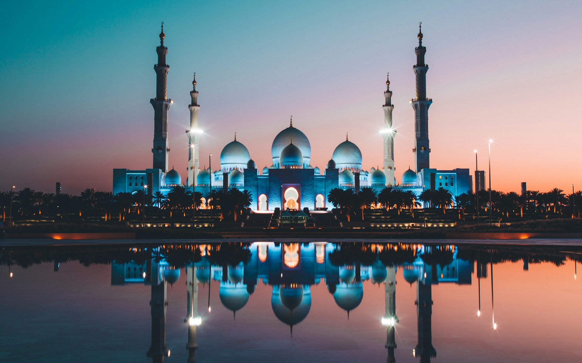 The Sheikh Zayed Grand Mosque glowing at dusk